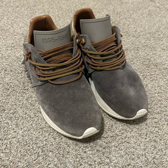 Esseutesse Shoes - Esseutesse fringe sneaker